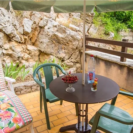 Hébergement de vacances Location A Chanteperdrix 2 Personnes *